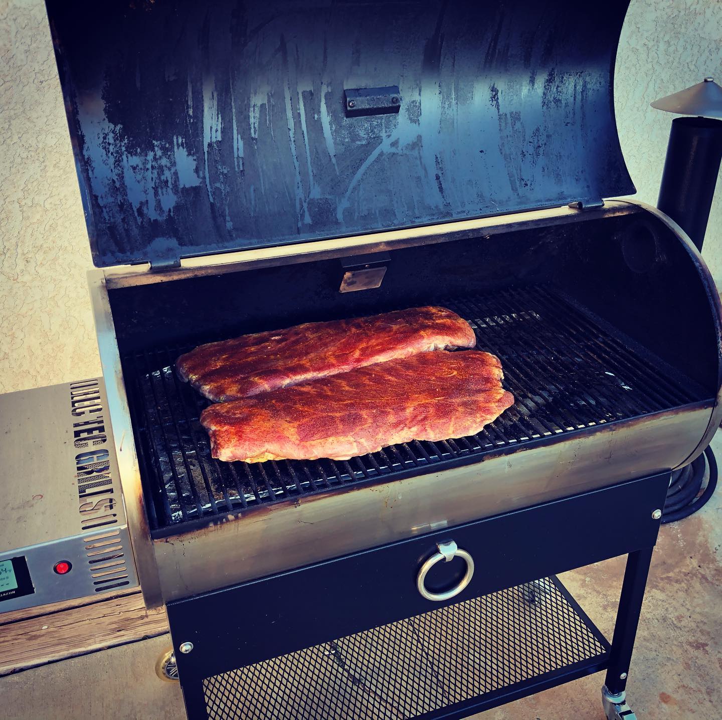 9am seems like the perfect time to smoke some pork ribs!